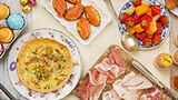 Feestelijke familie paasbrunch
